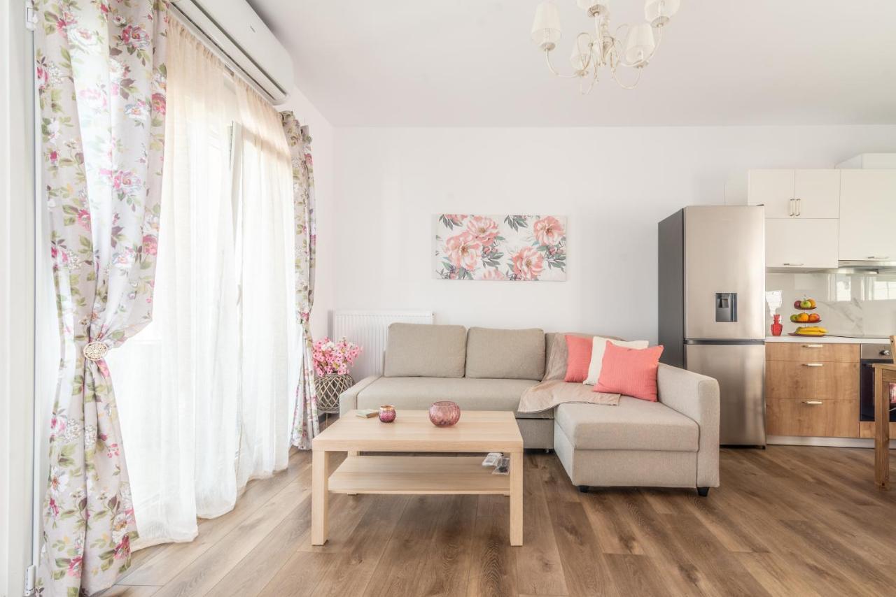 Sophia'S Comfortable Home With A Private Backyard Gazi Extérieur photo